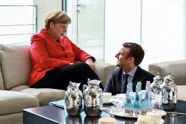 Macron européiste aux pieds de Merkel